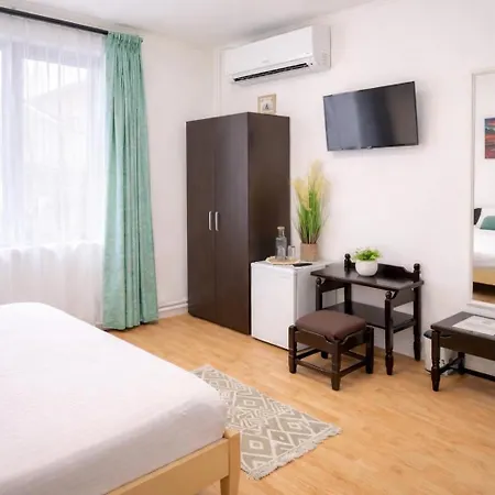 Macris بيت ضيافة 4*